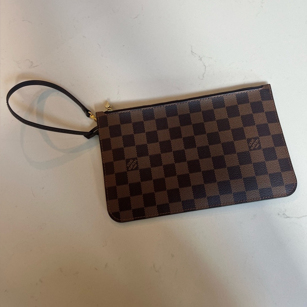 Brand New MM Neverfull Louis Vuitton wristlet